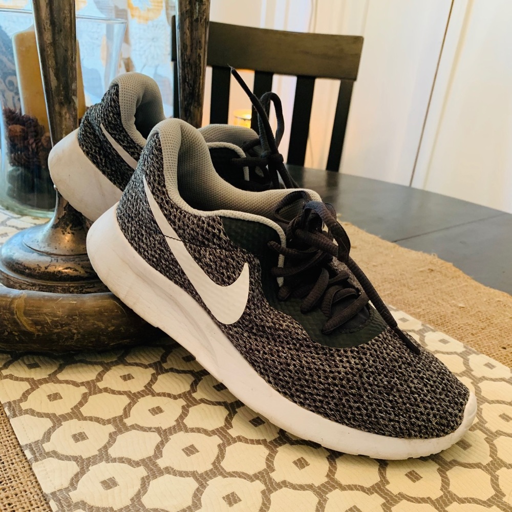 Gray Nike Sneakers 9 k033